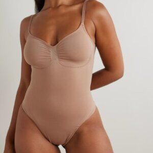 SKIMS Seamless Sculpt Brief Bodysuit (S/M - Sierra) *NEVER WORN*
